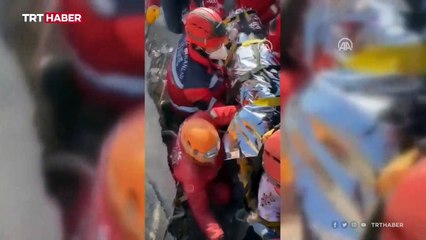 45 yaşındaki kadın depremin 222. saatinde kurtarıldı