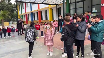 El pequeño Antonio, herido en la Cabalgata, ha vuelto hoy a su cole el CEIP Juan XXIII