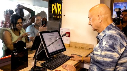 Anupam Kher ने बताया कि उन्होने किस फिल्म के लिए खरीदी थी पहली टिकट