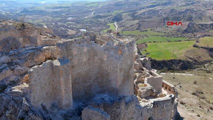 Kahta Kalesi depremde hasar gördü