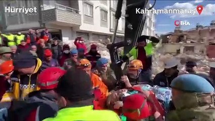 Cemile Kekeç, 227. saatte enkazdan sağ çıkarıldı