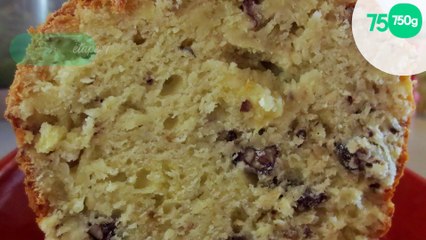 Cake au roquefort, noix et raisins secs