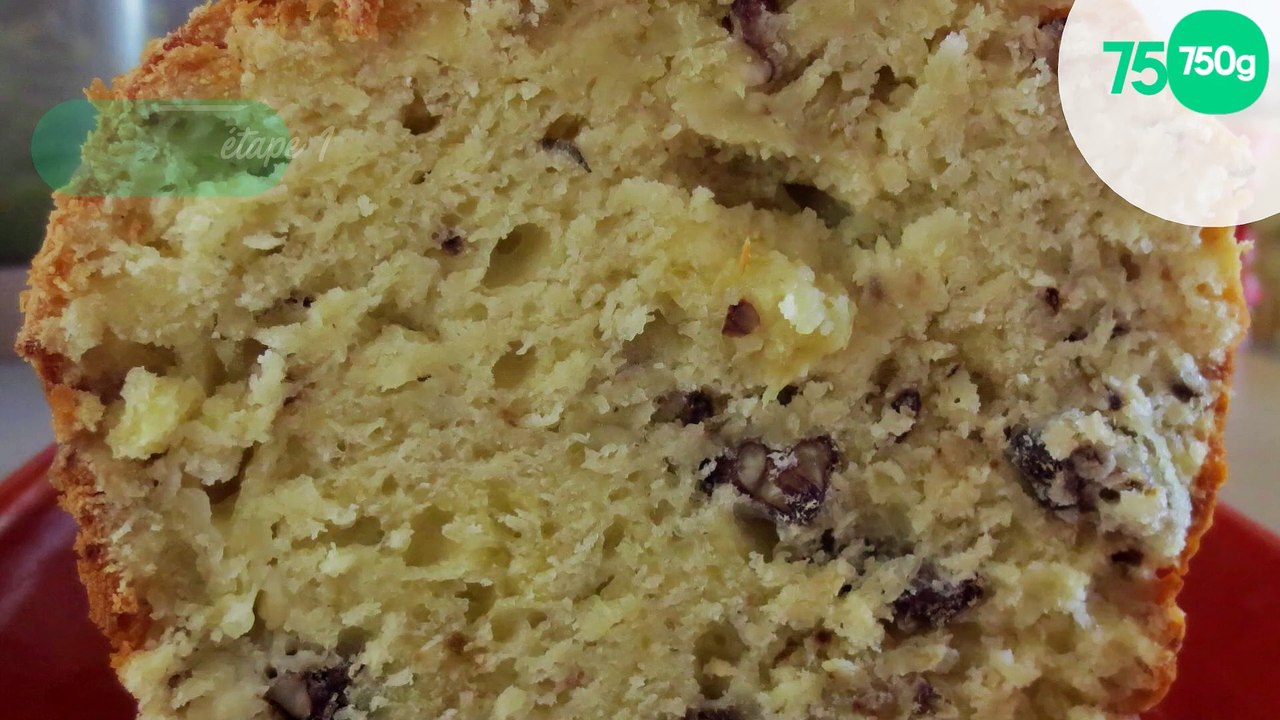 Cake au roquefort, noix et raisins secs