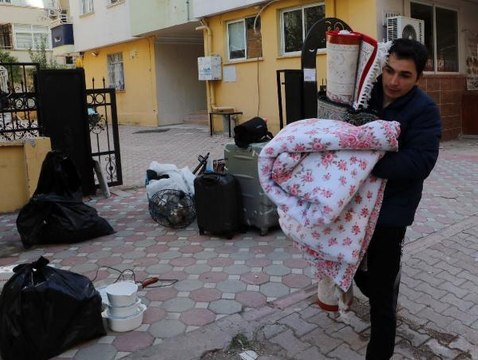APARTMANIN YIKILMASINA 'MUKADDERAT' DİYEN MÜTEAHHİDİN DİĞER BİNASI DA AĞIR HASARLI