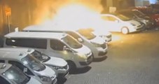 Napoli, auto e moto distrutte in due incendi: 58enne arrestato a Milano (15.02.23)