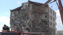 Depremin vurduğu İslahiye'de hasarlı binaların yıkımına başlandı