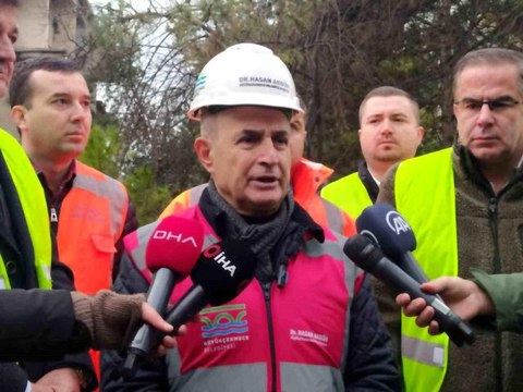 Büyükçekmece'de riskli binaların yıkımı hız kesmeden devam ediyor