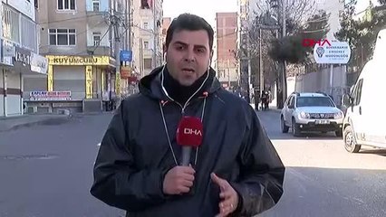 DİYARBAKIR'DA KOLONLARINDAN SESLER GELEN 8 KATLI MENEKŞE APARTMANI BOŞALTILDI