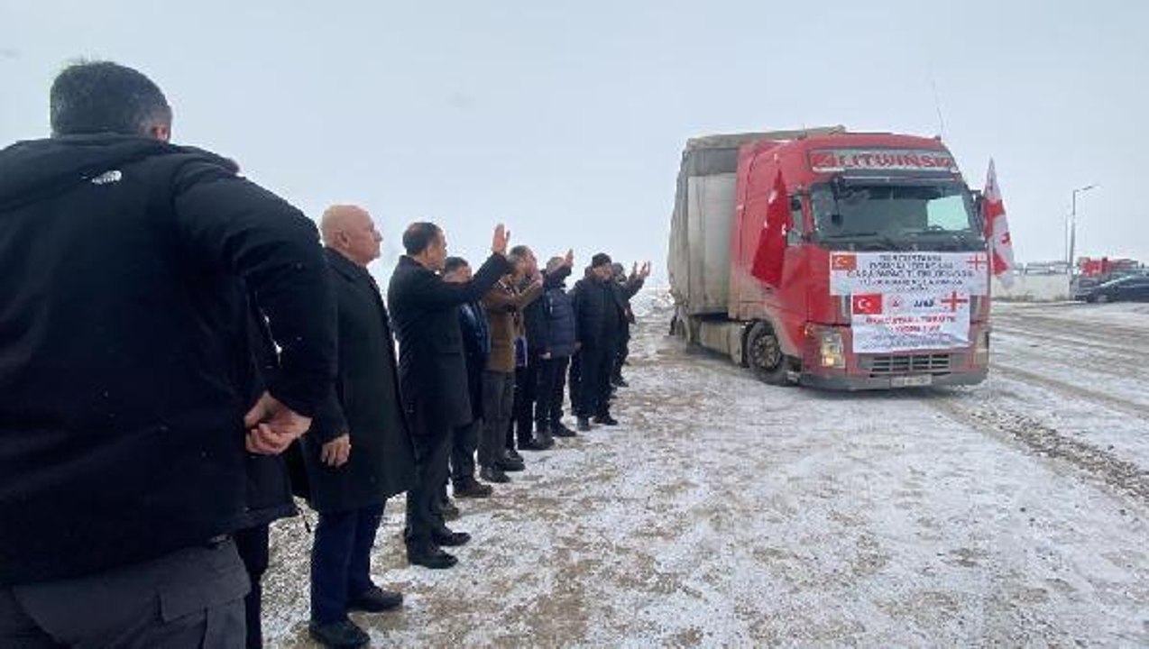 KARAPAPAK TÜRKLERİNDEN DEPREM BÖLGESİNE 3 TIR YARDIM