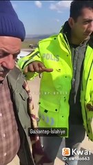 Bebek bezi, kefen, ıslak mendil, su gibi yardım malzemelerinin stoklandığı iddia edilen fabrikaya baskın