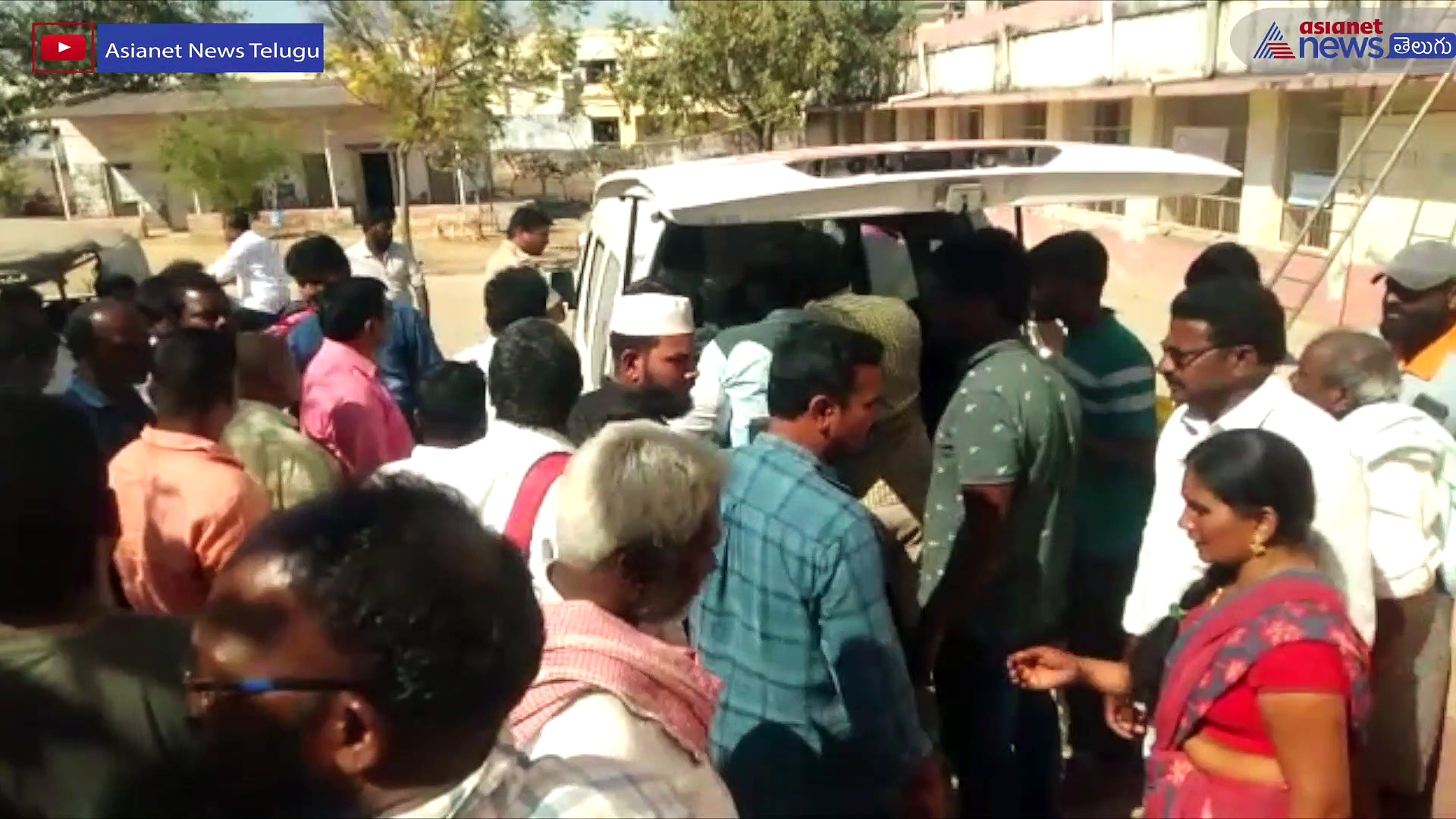 పల్నాడు జిల్లాలో ఉద్రిక్తత... గురజాల టిడిపి నేతలపై మారణాయుధాలతో దాడి