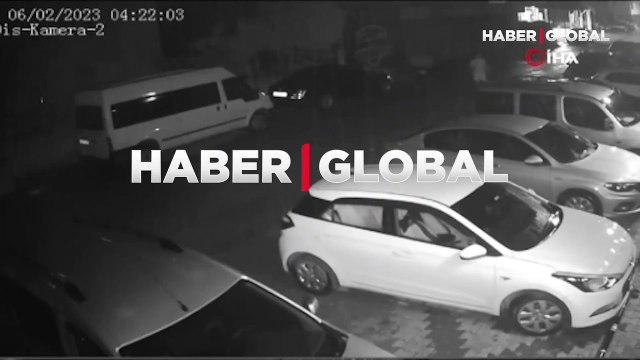 Ne var ne yok beşik gibi salladı! Osmaniye’de deprem anı kameralara yansıdı