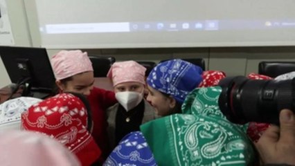 Homenaje de unos niños a su compañera con leucemia en el Día contra el Cáncer Infantil