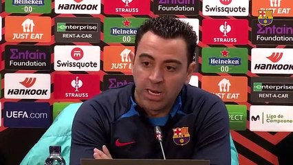 Xavi Hernández visualiza dos partidos muy igualados frente al United / FCB