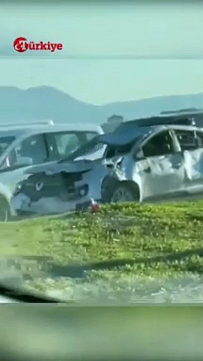 Deprem Bölgesinden Ağır Hasarlı Arabasıyla Ayrıldı! İşte O Görüntüler #deprem #kahramanmaraş #shorts