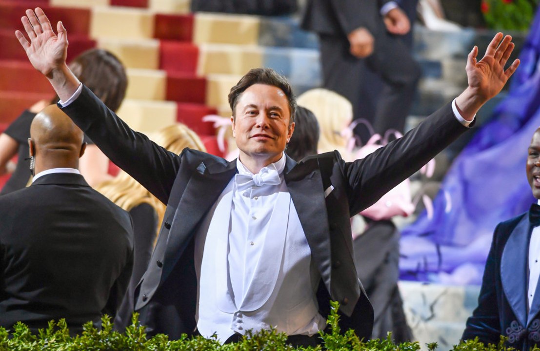 Teknoloji ve iletişim derken Elon Musk futbol dünyasına da el atıyor