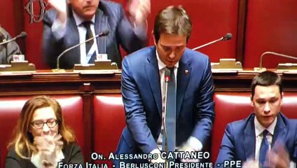 Ruby ter, Forza Italia in piedi alla Camera: "135esima assoluzione Berlusconi" - Video