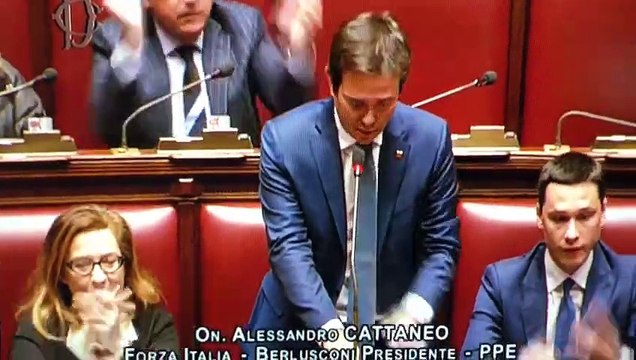 Ruby ter, Forza Italia in piedi alla Camera: 135esima assoluzione Berlusconi - Video