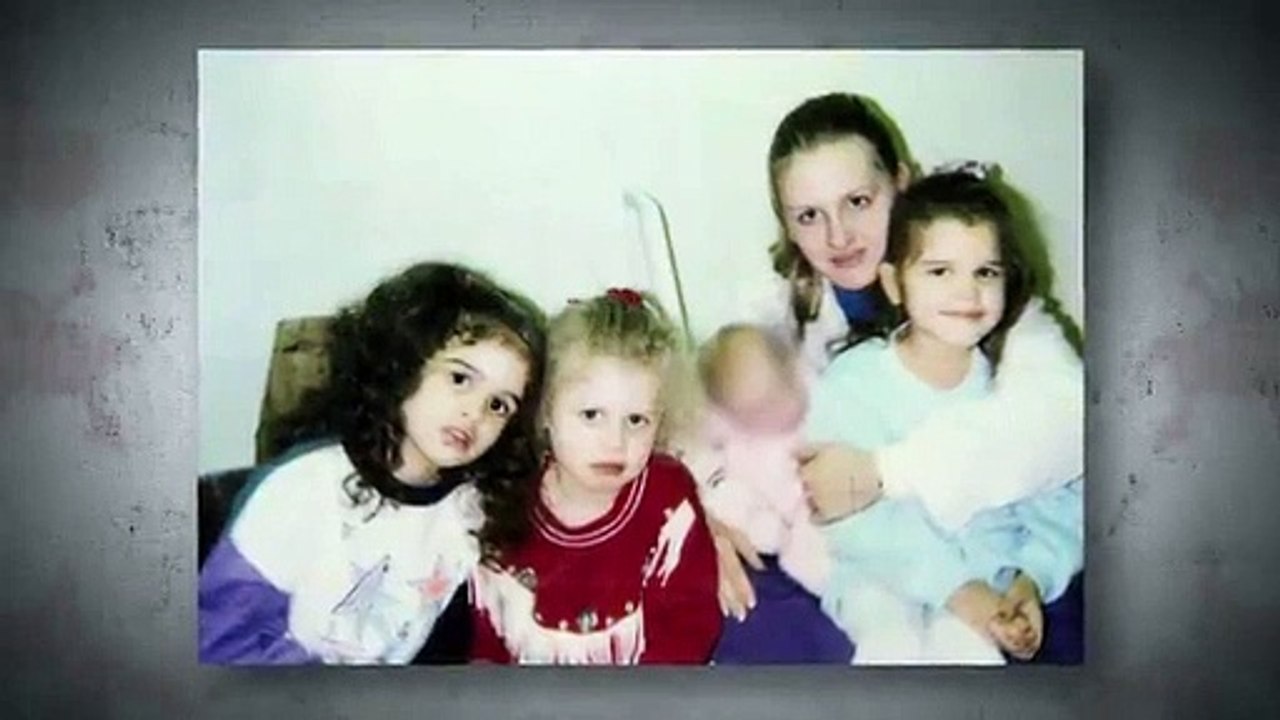 Twisted Sisters - Se3 - Ep01 - A Song for Sarra HD Watch