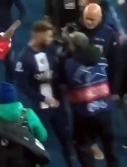 El polémico empujón de Sergio Ramos a un fotógrafo en el PSG-Bayern / REDES
