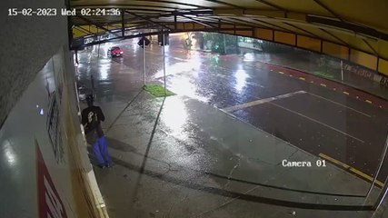 Câmera flagra furto de televisão em consultório