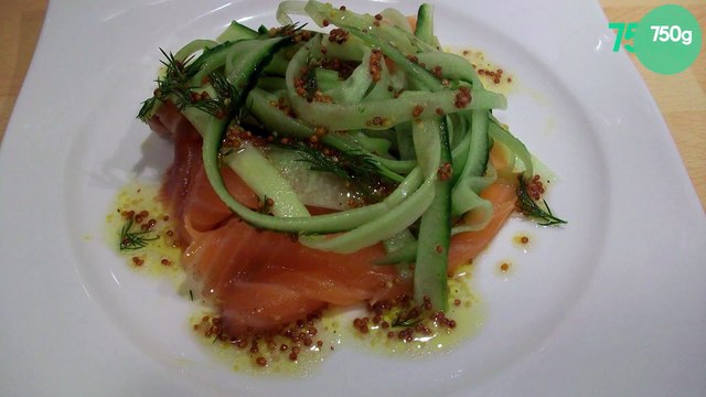 Lamelles de concombre, saumon fumé & vinaigrette au sirop d'agave