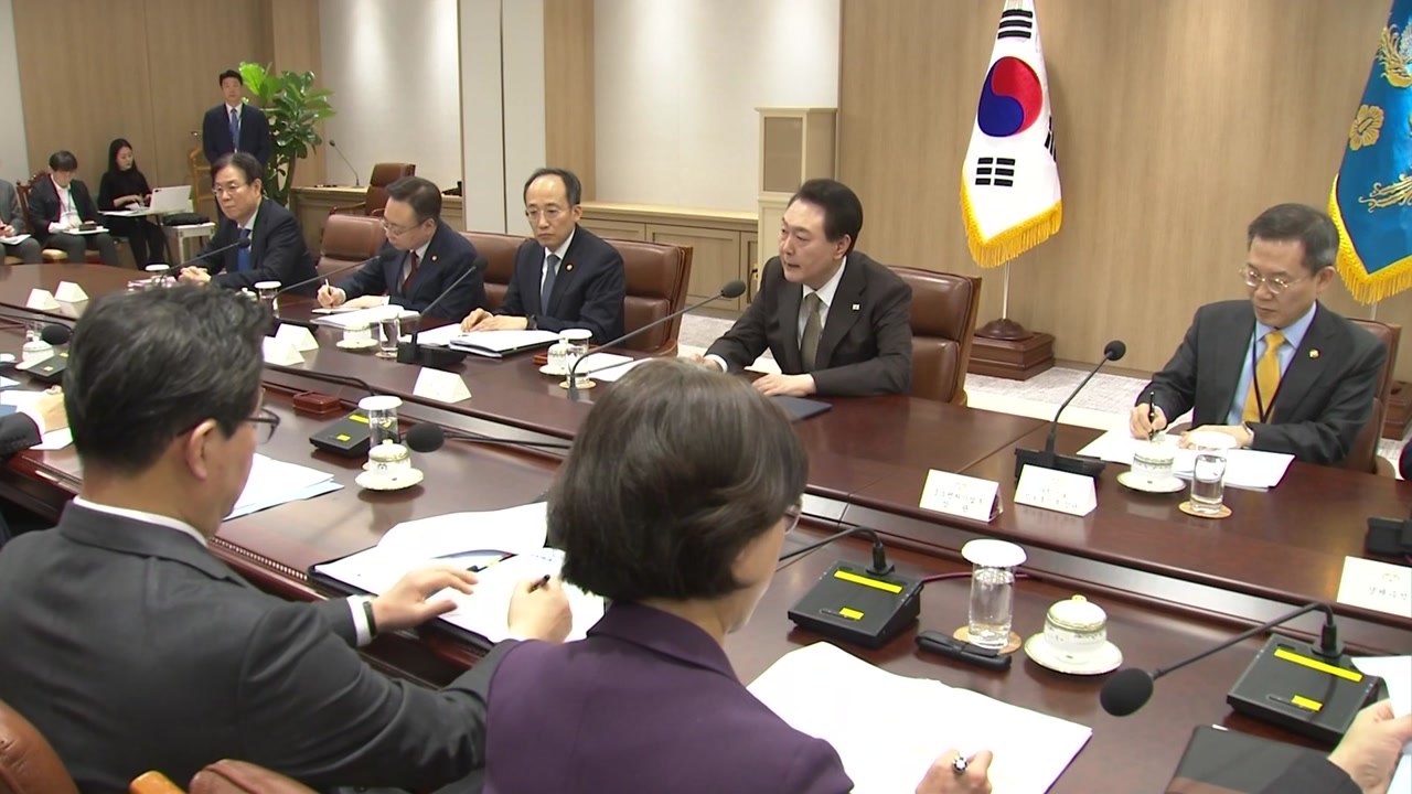 대통령실 "공공요금 상반기 동결...에너지요금 인상속도 조절" / YTN