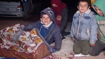 عائلات سورية بريف عفرين تبيت في العراء وتشكو من عدم وصول الخيم والمساعدات