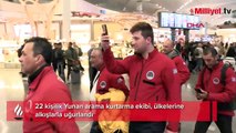 Yunan Arama Kurtarma Ekibi'nin gidişinde duygusal anlar