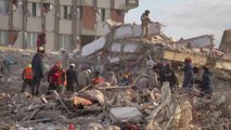 العربية 360 | تجار الكوارث.. احذروا المحتالين الذين يدعون جمع التبرعات لصالح منكوبي الزلزال