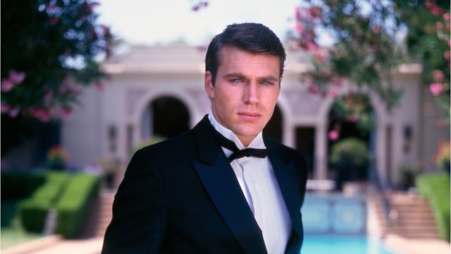 Voici - Espion modèle : le destin tragique de Jon-Erik Hexum, mort d'une balle dans la tête en plein tournage de la série