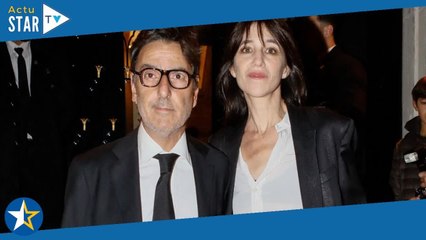 "Il ne se lavait pas trop" : Charlotte Gainsbourg, ses débuts un peu étranges avec Yvan Attal