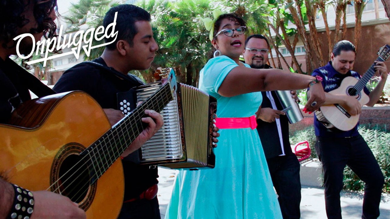 La Santa Cecilia | Onplugged
