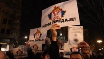 Cientos de ultraderechistas protestan contra Gobierno por dialogar con Kosovo