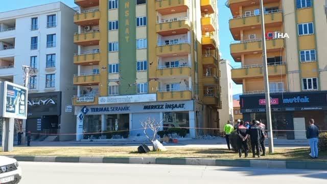 Osmaniye'de polis, boşaltılan binaların çevresinde nöbet tutmaya başladı