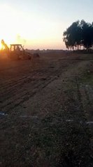 अजब-गजब २०० पेड़ काटकर बना रखे खेल मैदान सरपंच ने कहा अनुमति की फाइल लंबित, ठेकेदार ने शुरु कर दिया काम