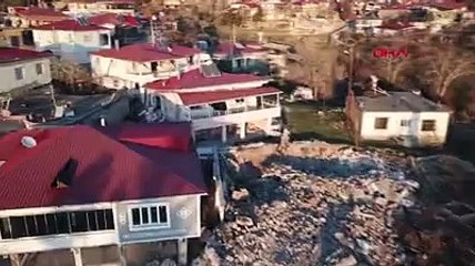 Köy ortadan ikiye ayrıldı