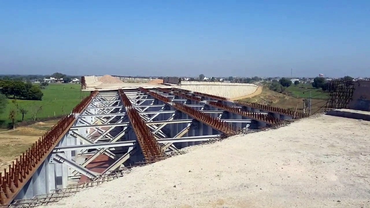 रेलवे ओवर ब्रिज का धीमा काम, इधर सड़क निर्माण से लगता जाम