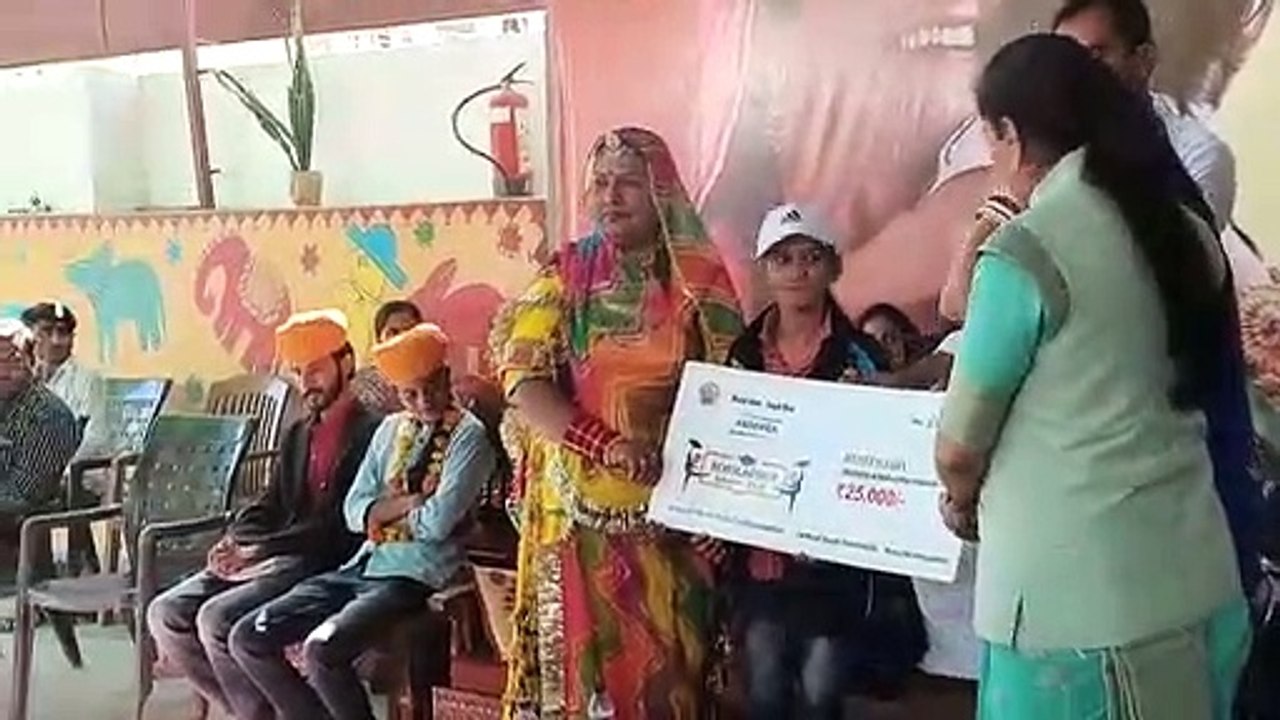 क्रिकेट की नव प्रतिभा मूमल को मिली अक्षरा छात्रवृत्ति ---फोटो