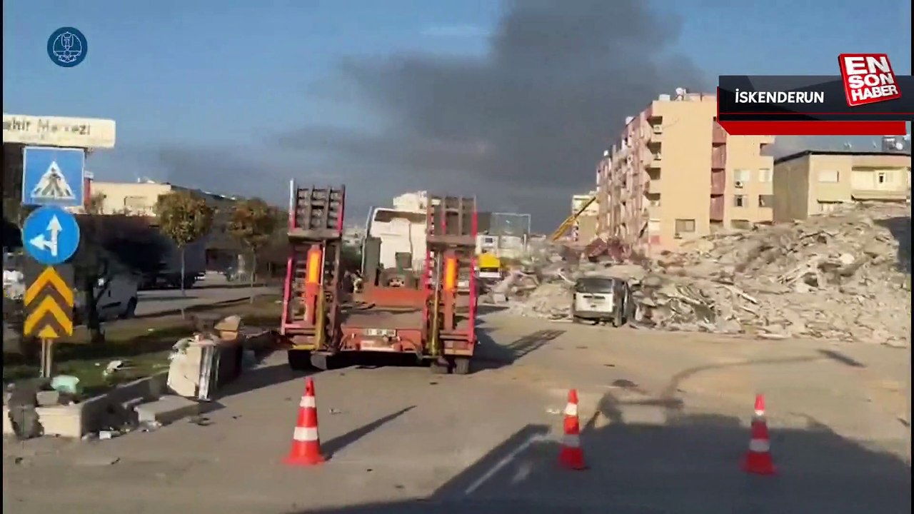 Deprem bölgesinde yardım için gelen İspanya ordusuna bağlı zırhlı araçlar