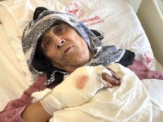 Saatlerce enkaz altında kalan yaşlı kadın korku dolu anları anlattı: "Karanlıkta Allah'a yalvardım"