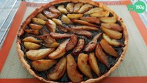 Tarte à la purée de pruneaux et poires caramélisées