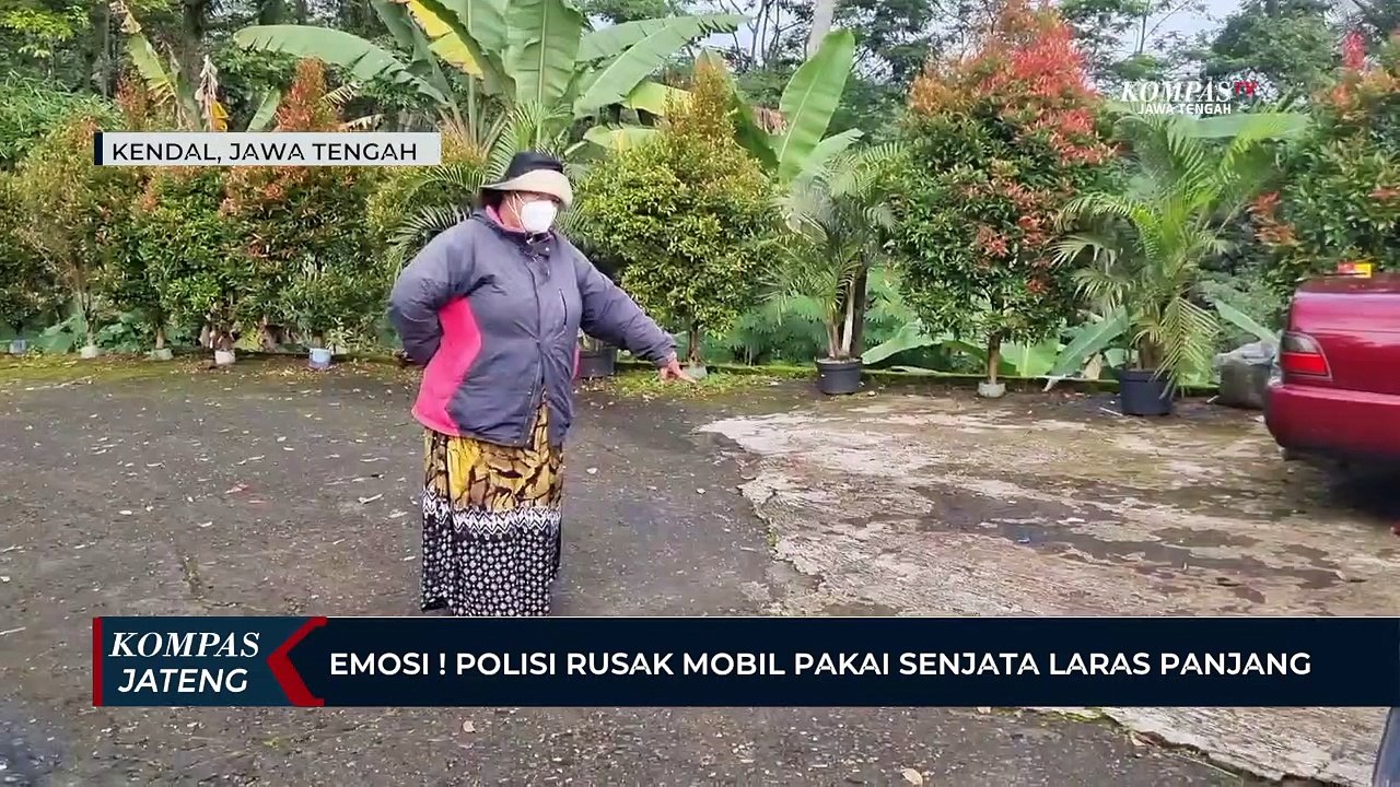 Emosi! Polisi Rusak Mobil Pakai Senjata Laras Panjang di Kendal