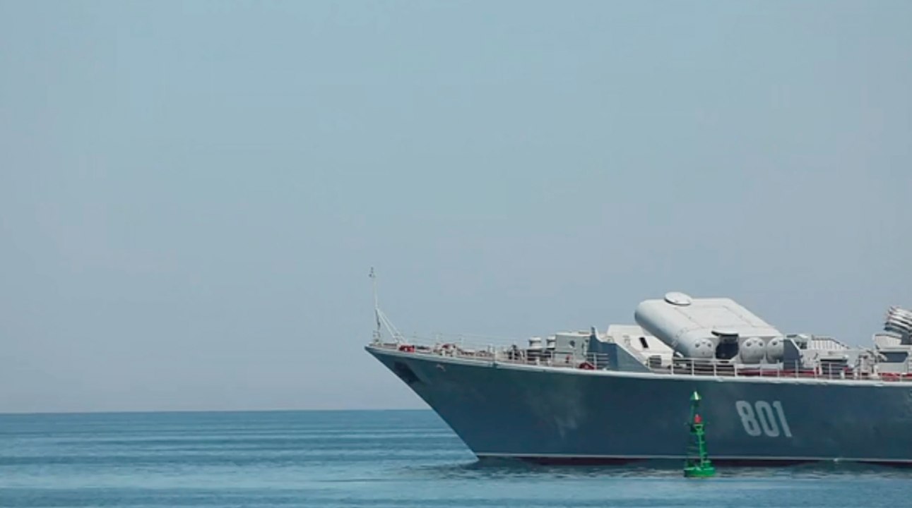 Russisches Kriegsschiff schießt mehrere Raketen auf die Ukraine