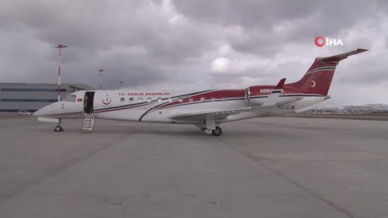 Ambulans uçak yaralı afetzedeler için Türkiye semalarında