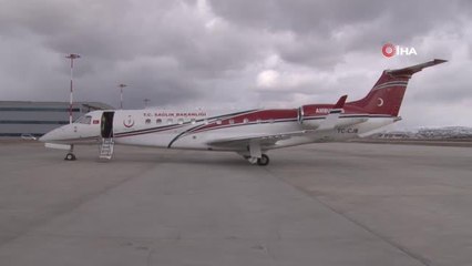 Ambulans uçak yaralı afetzedeler için Türkiye semalarında