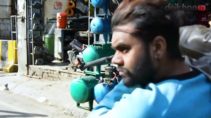 Police Waly Duty ky Doran Mojain Karty Huwe Pakry Gye __ Deikhoo Tv