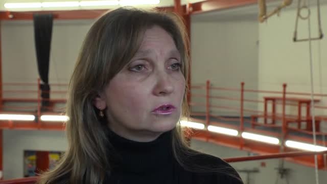 Estudiantes circenses ucranianos esperan en Hungria la llegada de la paz