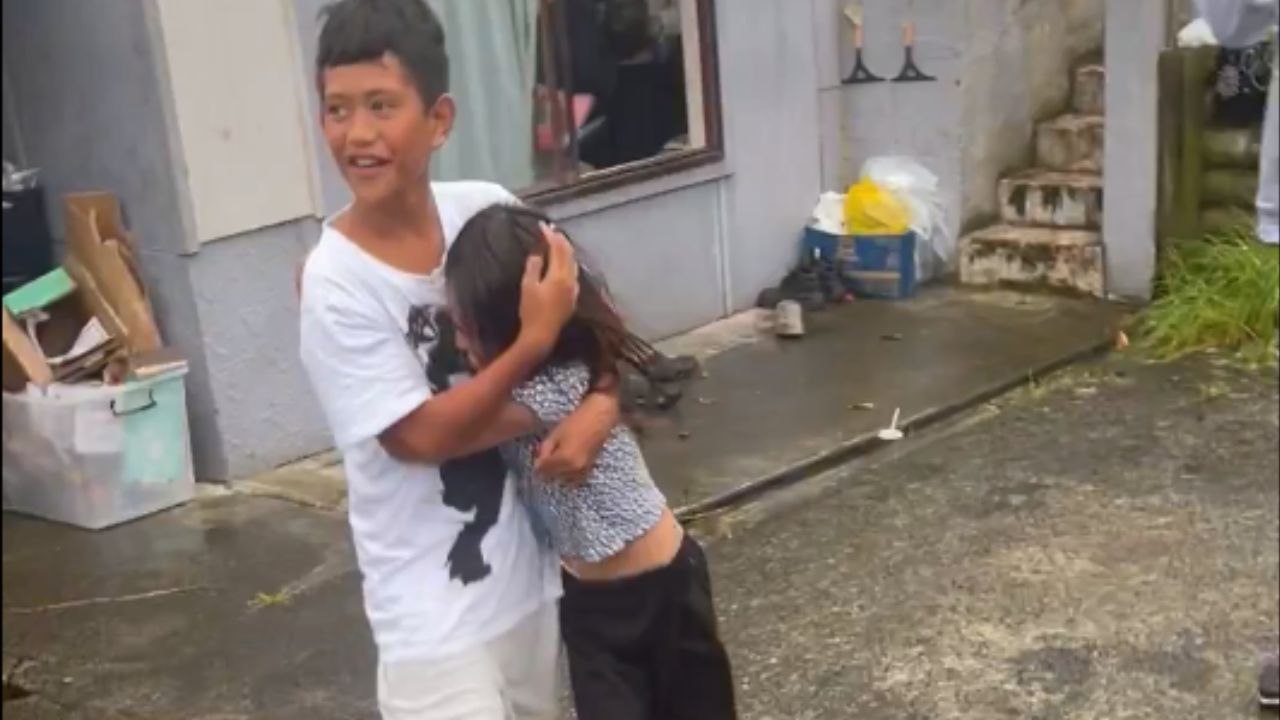 Joy prevails when cute little team of 3 reunites after months