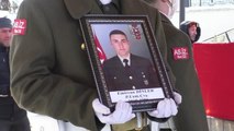 Depremde enkaz altında kalarak hayatını kaybeden Uzman Çavuş Erzurum'da toprağa verildi